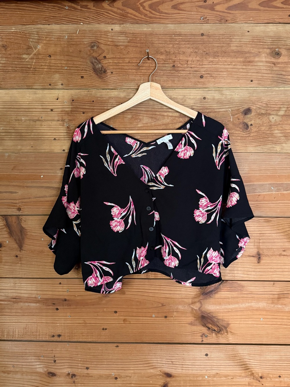 Leith Black Button-Front Floral Flutter Sleeve Blouse
